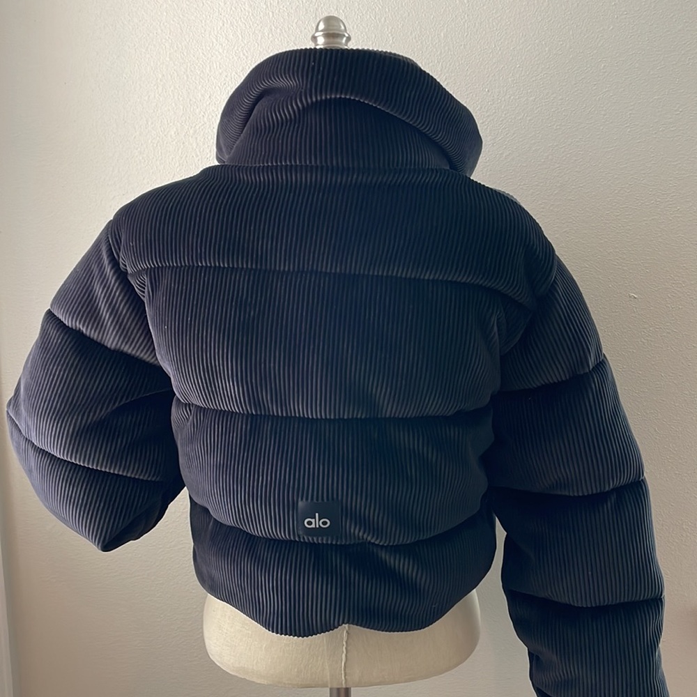 alo ribbed velour gold rush puffer | size s